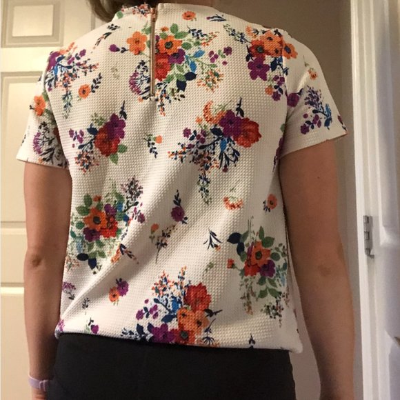 Colorful Floral Blouse - Picture 3 of 3